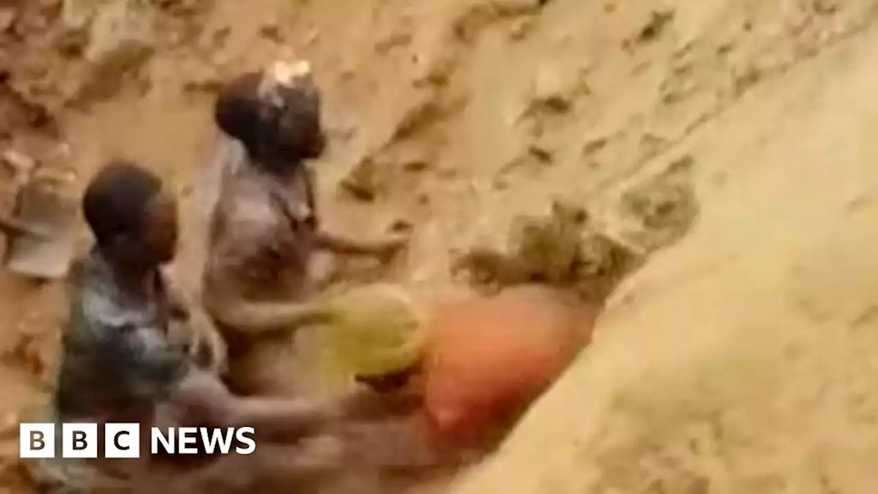 Man uses bare hands to rescue trapped gold miners