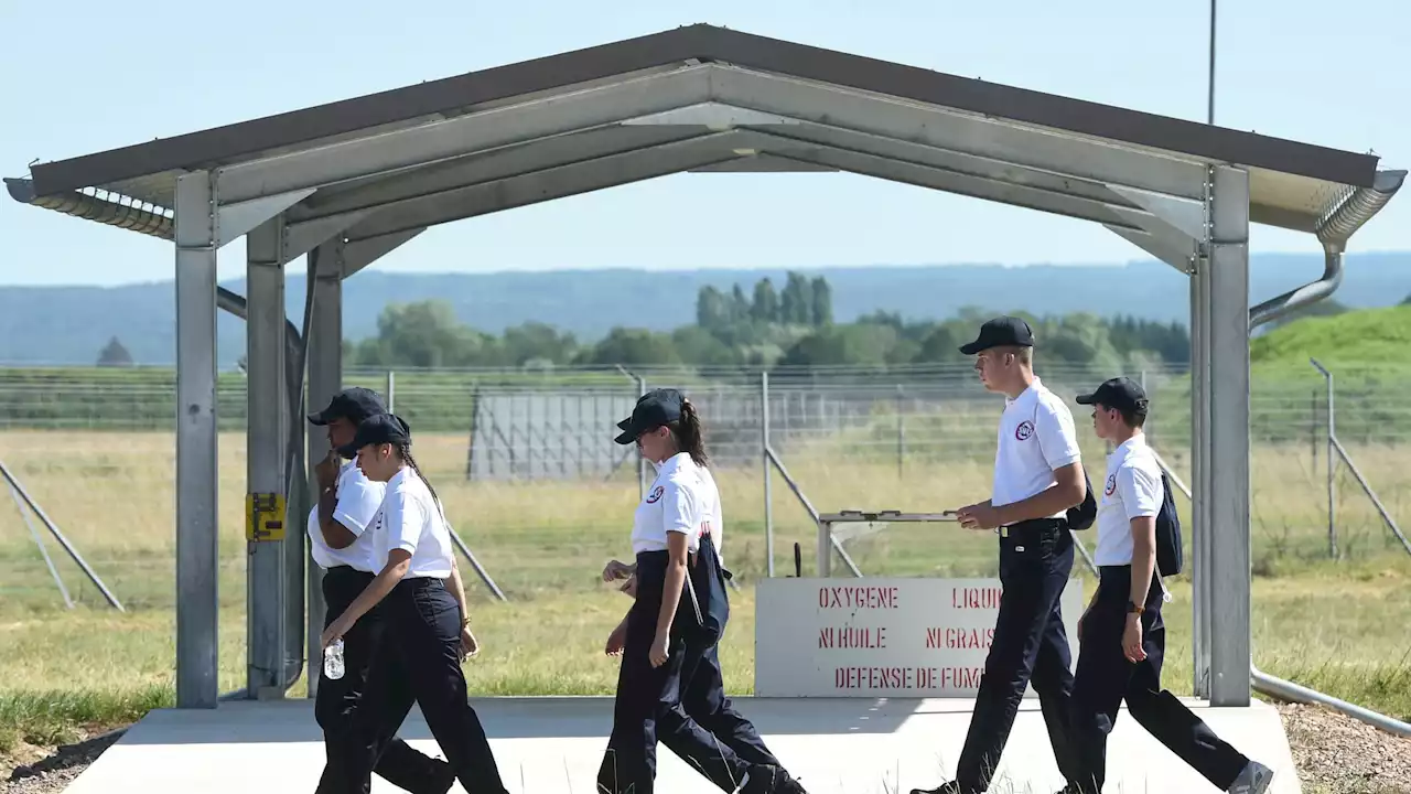 Réforme des retraites: l'Élysée abandonne pour l'instant le service national universel obligatoire