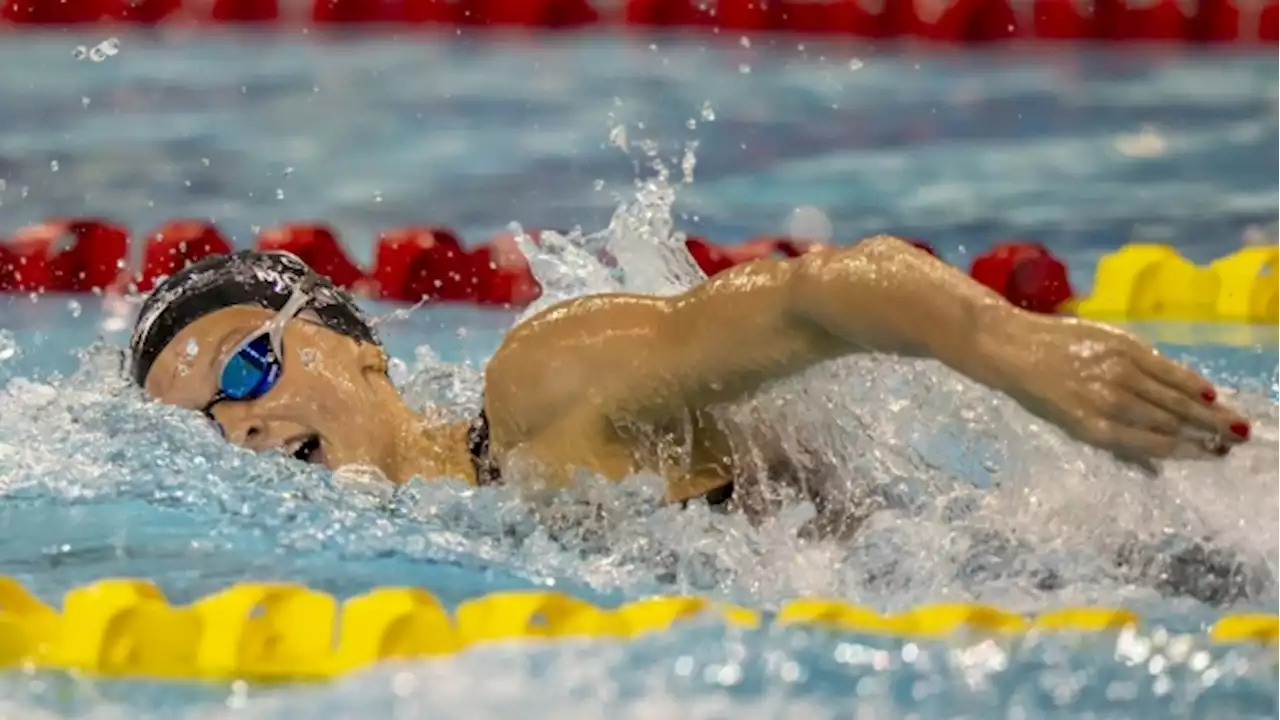 Canadian swimmer McIntosh sets women's world record in 400-metre freestyle