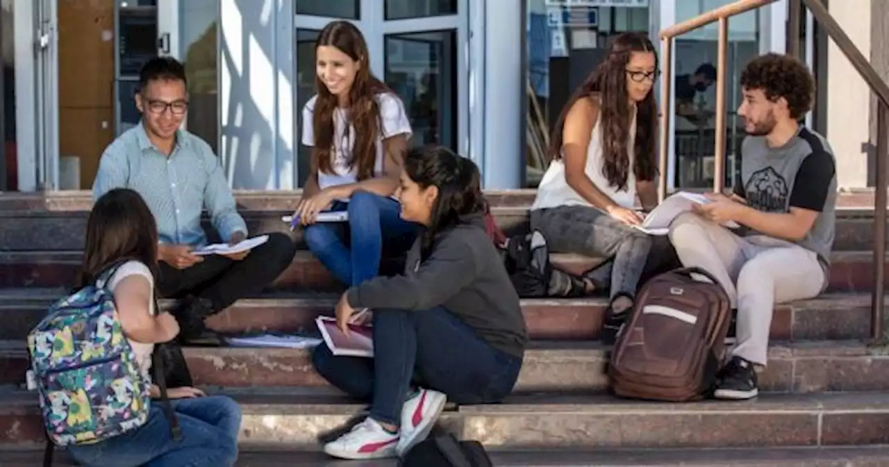 PAE convoca estudiantes para su programa de Becas Universitarias