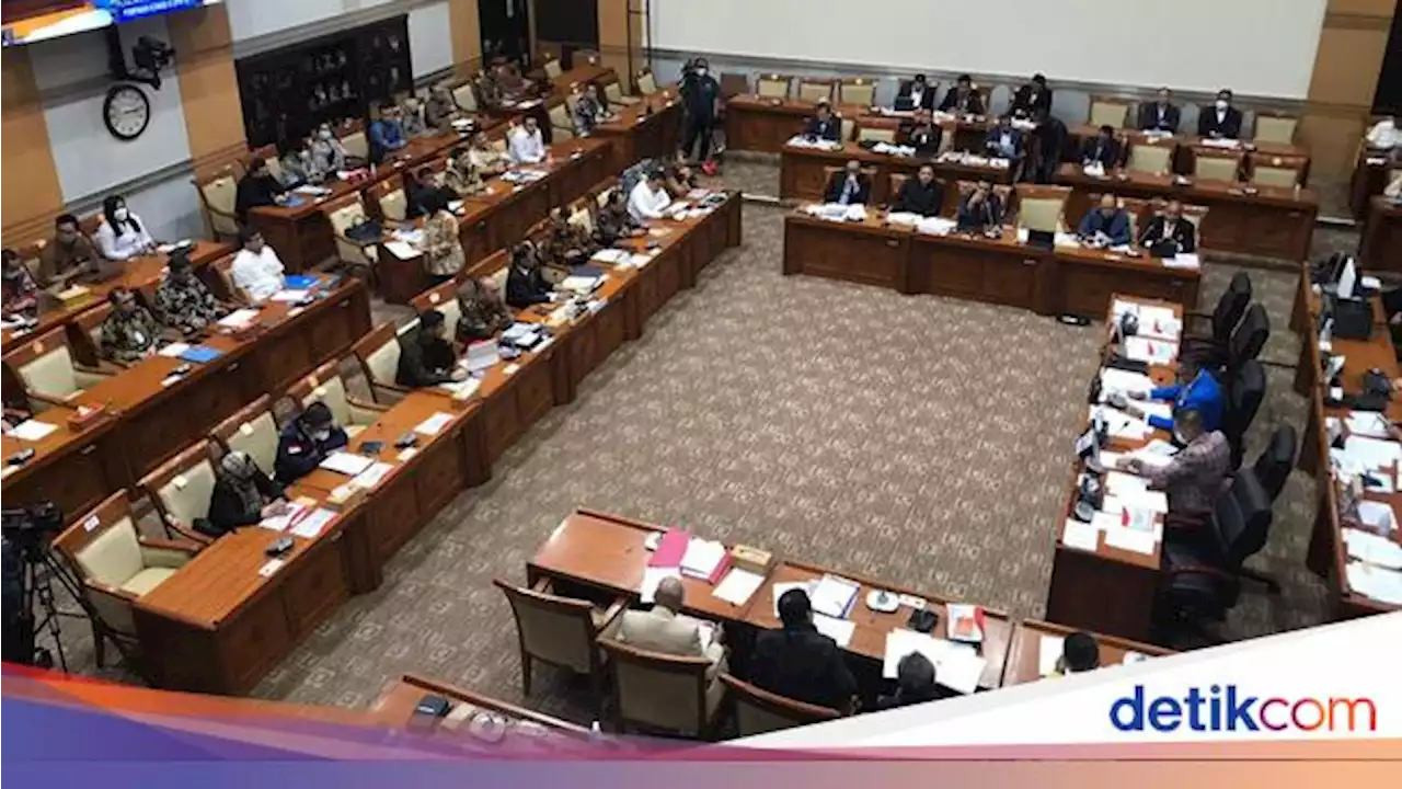 Pimpinan DPR Datangi Rapat Panas Komisi III DPR dan Mahfud