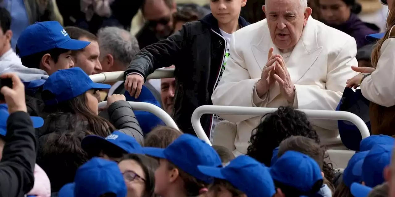 Papst Franziskus wegen Atemwegsinfektion im Krankenhaus