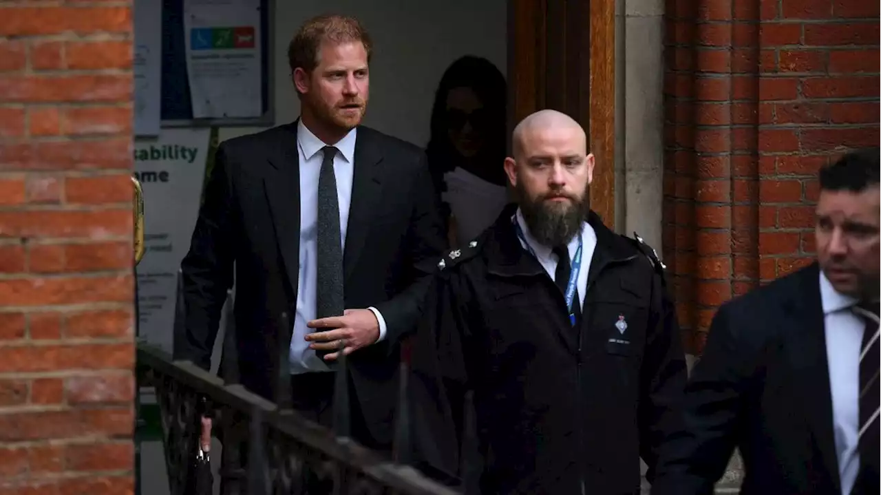 Le prince Harry s'en prend à la famille royale devant la justice à Londres