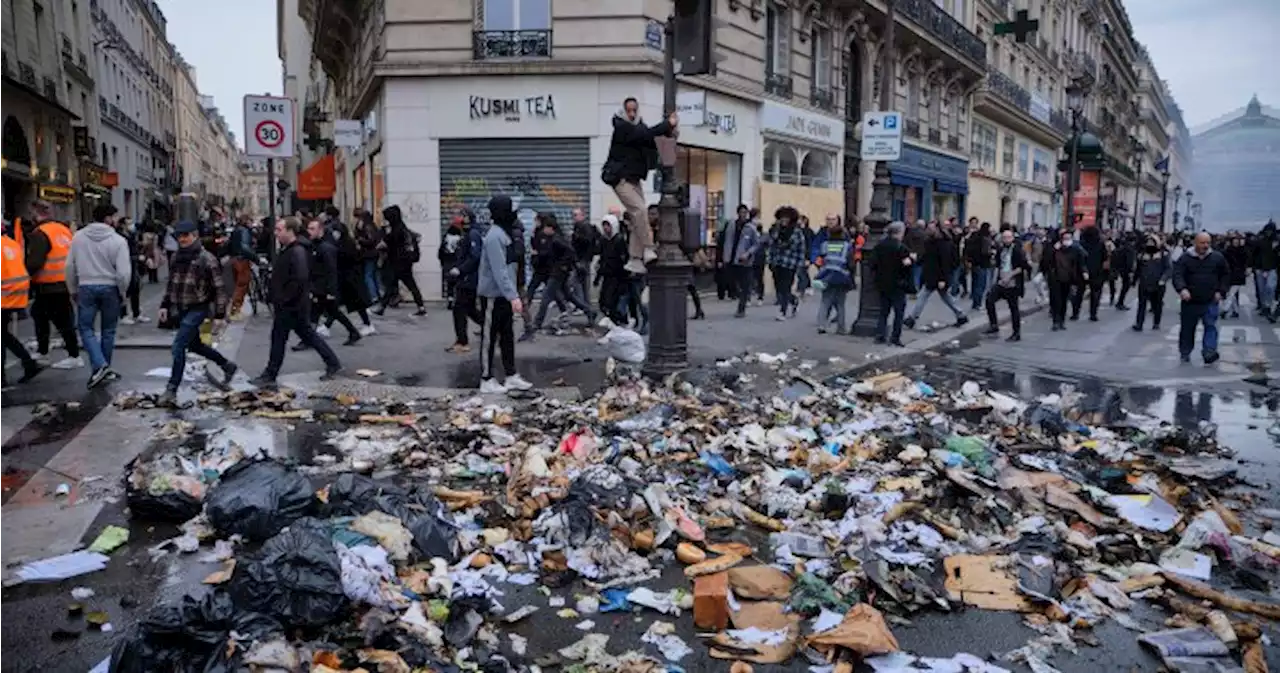 Paris trash strike ends as pension protest numbers begin to shrink - National | Globalnews.ca