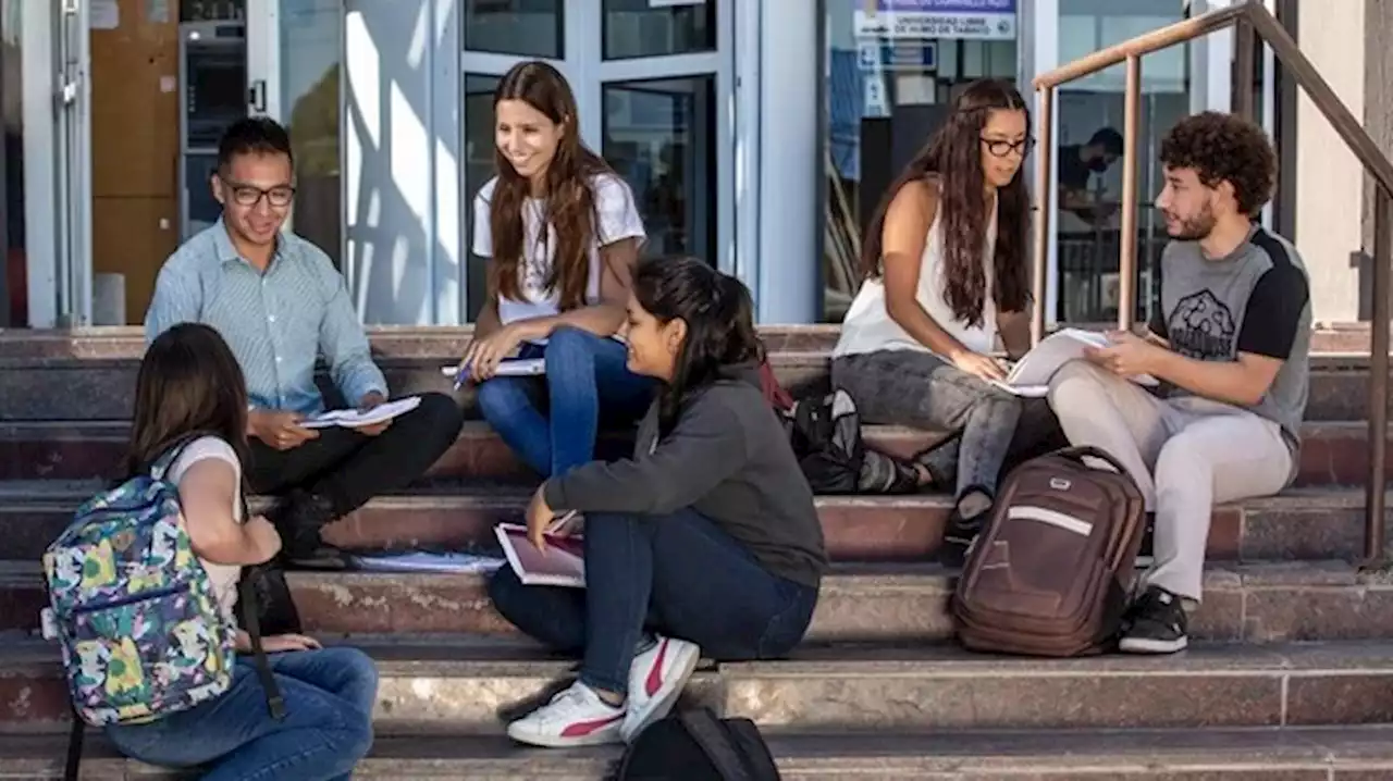 PAE convoca estudiantes para su programa de Becas Universitarias