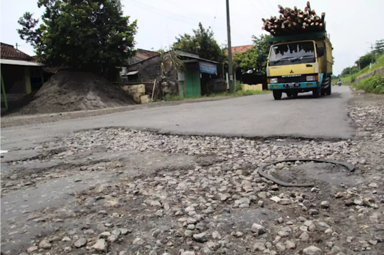 Baru Diperbaiki, Jalan Raya Kasemen Gudo Rusak Lagi