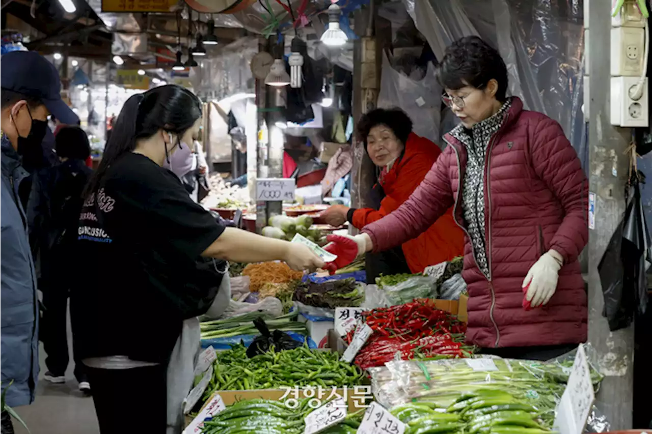 “캐리어 끌고 천안서도 와요”…‘서민들의 성지’ 경동시장 가보니