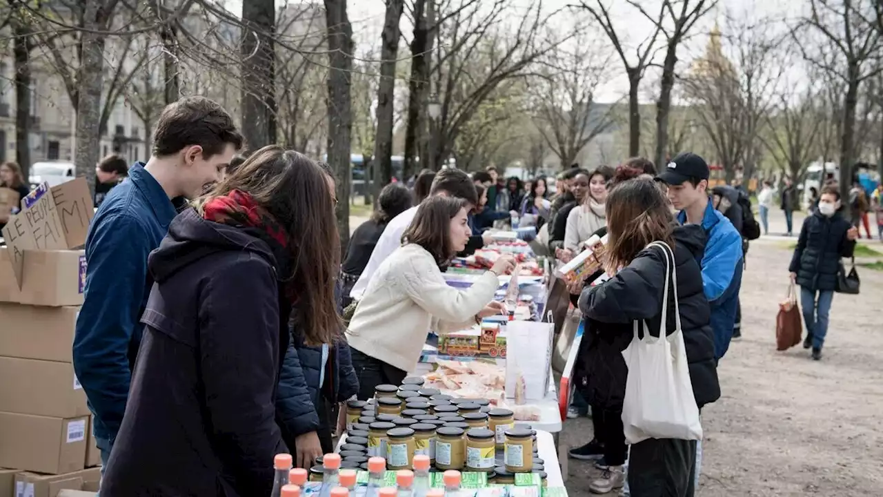 Étudiants : distribution alimentaire près de l’Assemblée pour « confronter les députés à la réalité »