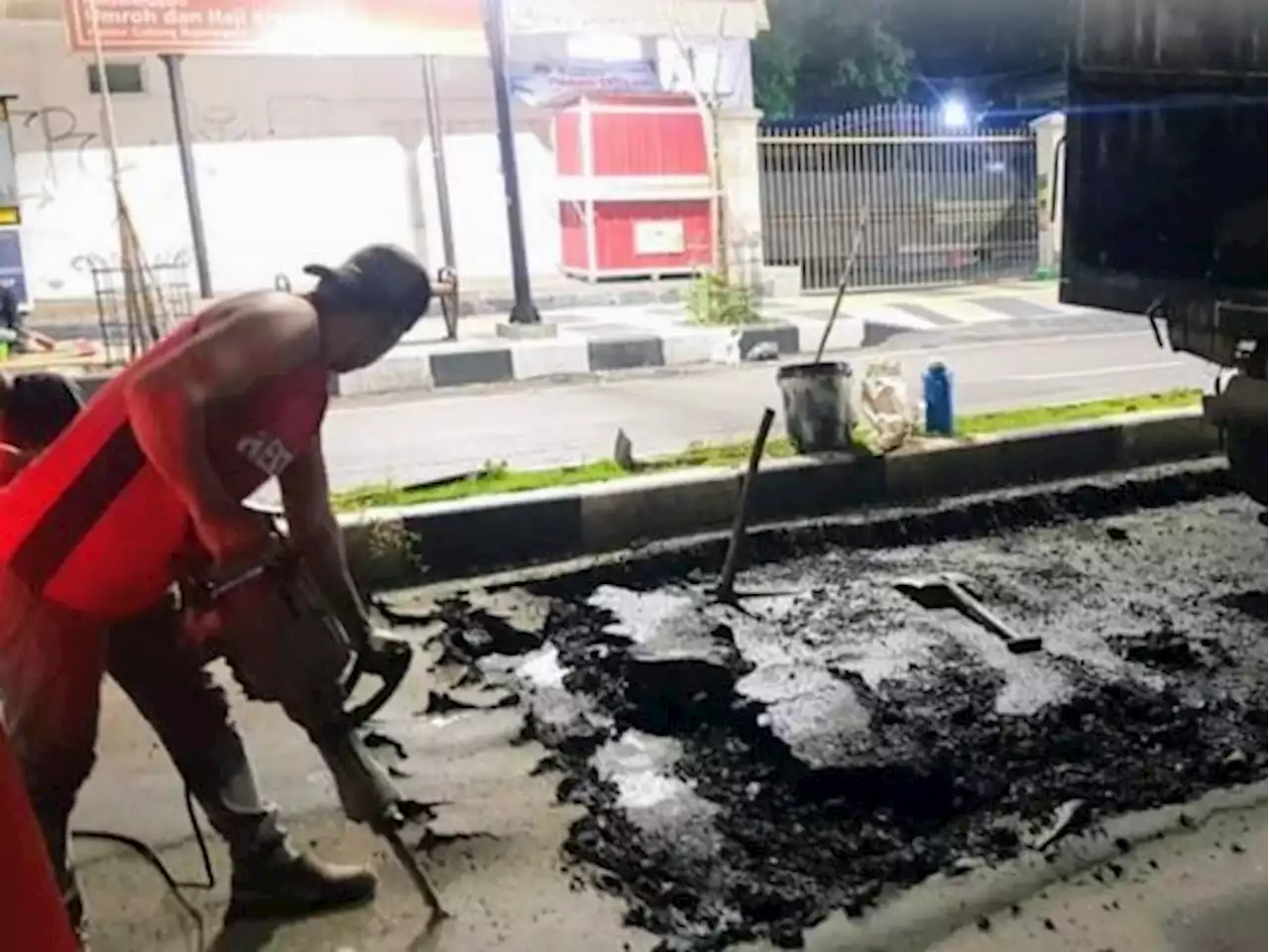 Jalan Rusak di MH Thamrin Bojonegoro Mulai Diperbaiki