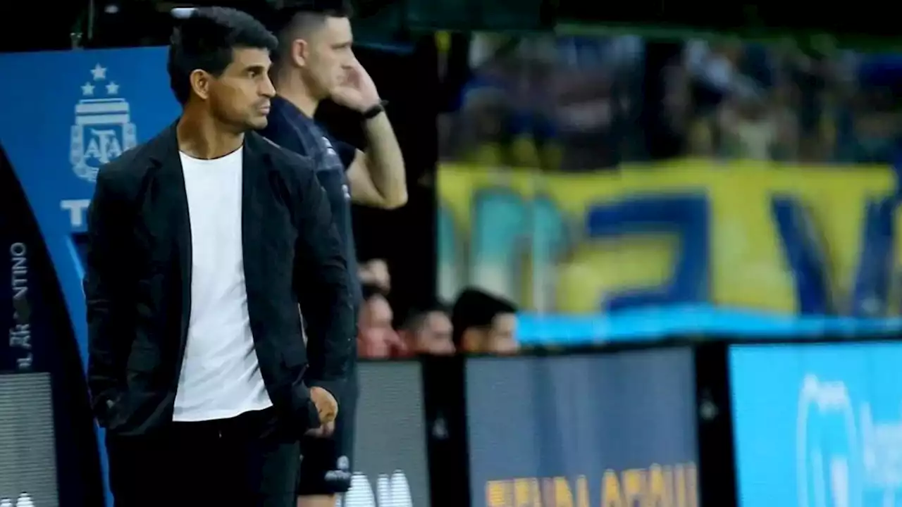 Hugo Ibarra dejó de ser el entrenador de Boca