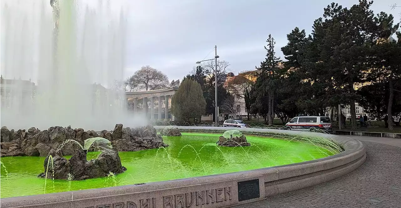 Giftgrünes Wasser: Aktivisten färbten Springbrunnen in Wien ein