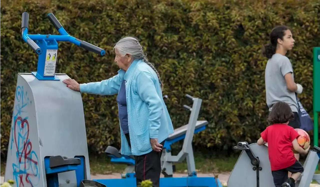 'Tocaría esperar hasta sus 65 años': advierten a mujeres por reforma pensional en Colombia - Pulzo