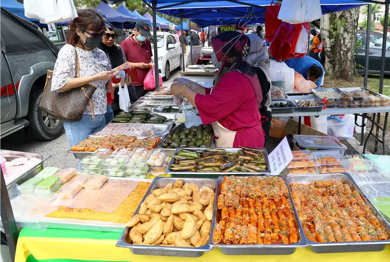 5 ways Malaysians can control their spending habit at Ramadan bazaars