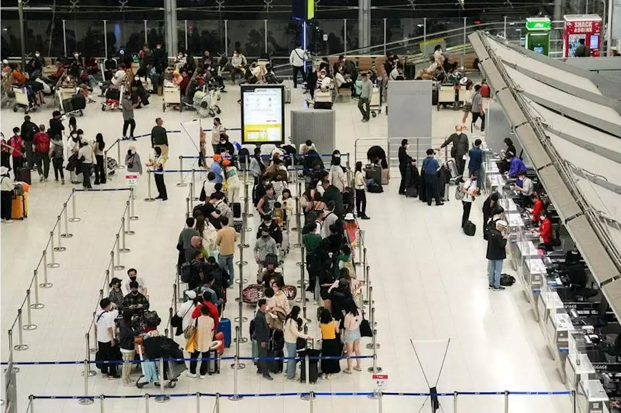 Thai police arrest 3 at Bangkok airport after travellers lose wallets, money