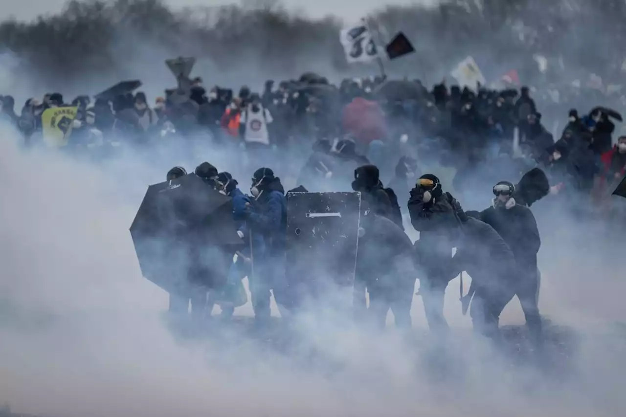 Affrontements à Sainte-Soline : deux plaintes déposées par des familles de manifestants blessés