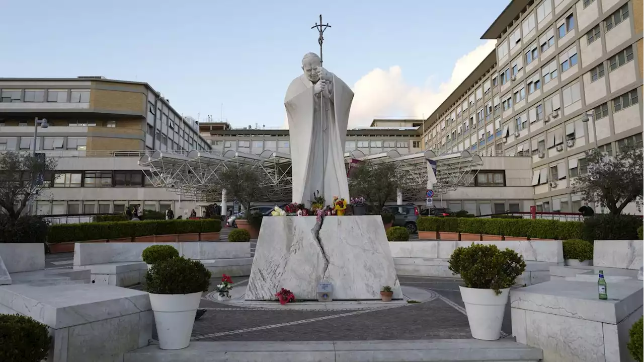 Papst in der Klinik: 86-Jähriger leidet an „Atemwegsinfektion“