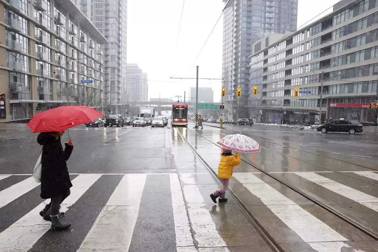 Toronto could see ‘short burst’ of snow and rain in time for afternoon commute