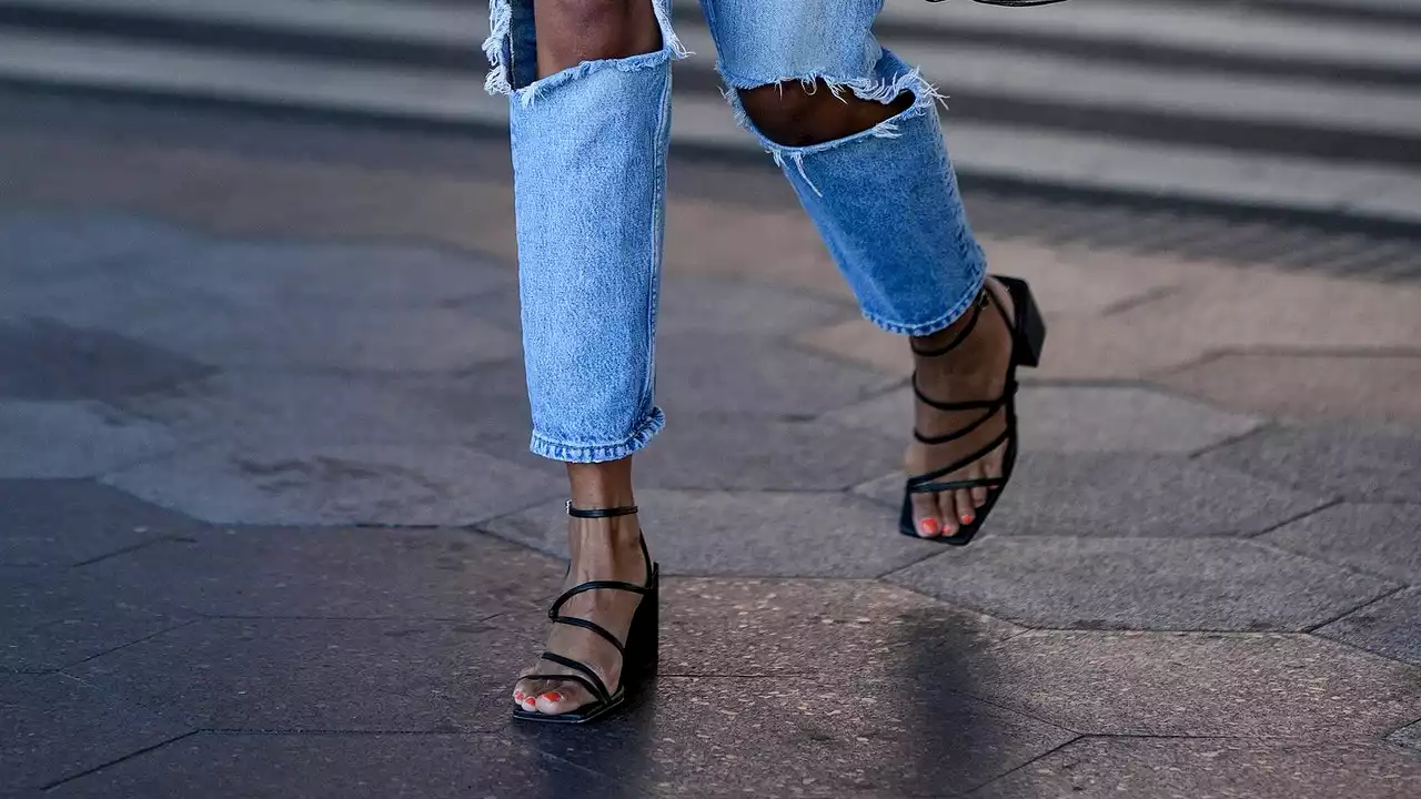 Toma nota: estas sandalias definitivamente ya NO están de moda