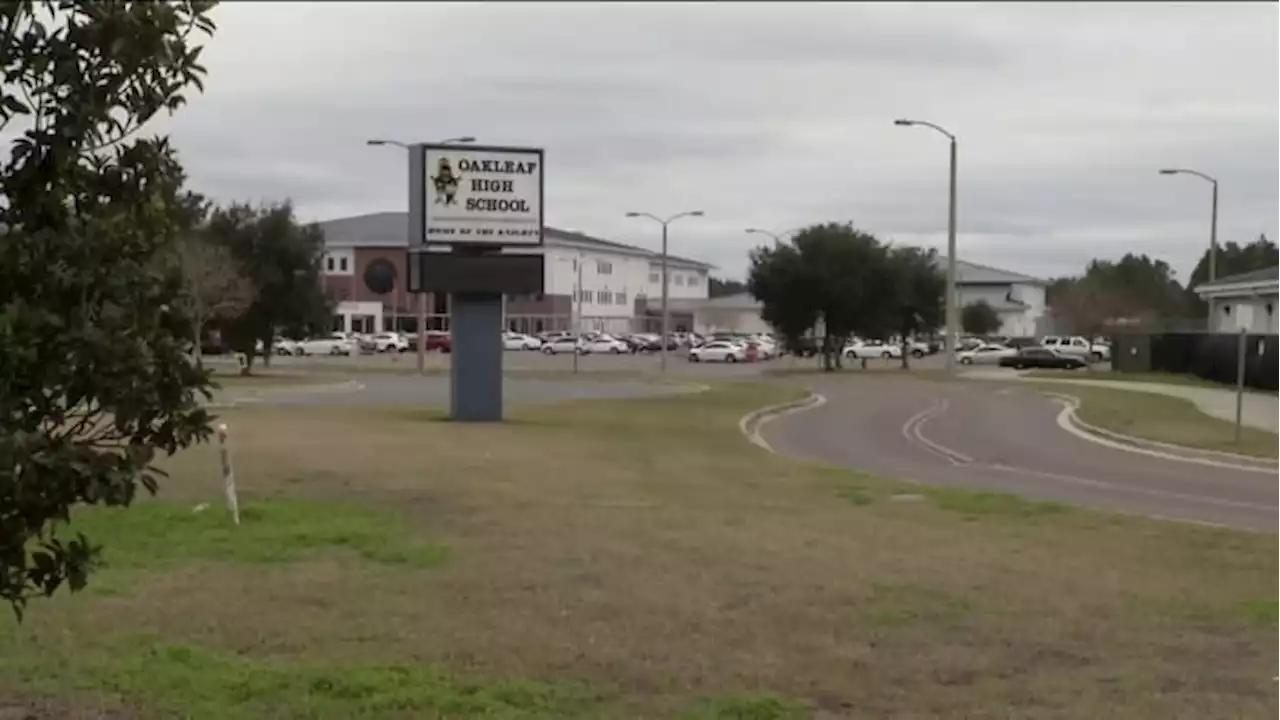 Student detained after report of gun on campus sparks lockdown at Oakleaf High, principal says