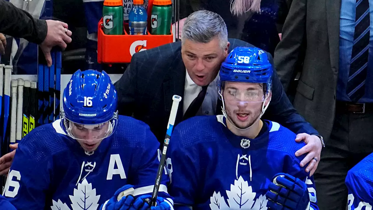 Sheldon Keefe, Michael Bunting downplay viral incident on Leafs' bench