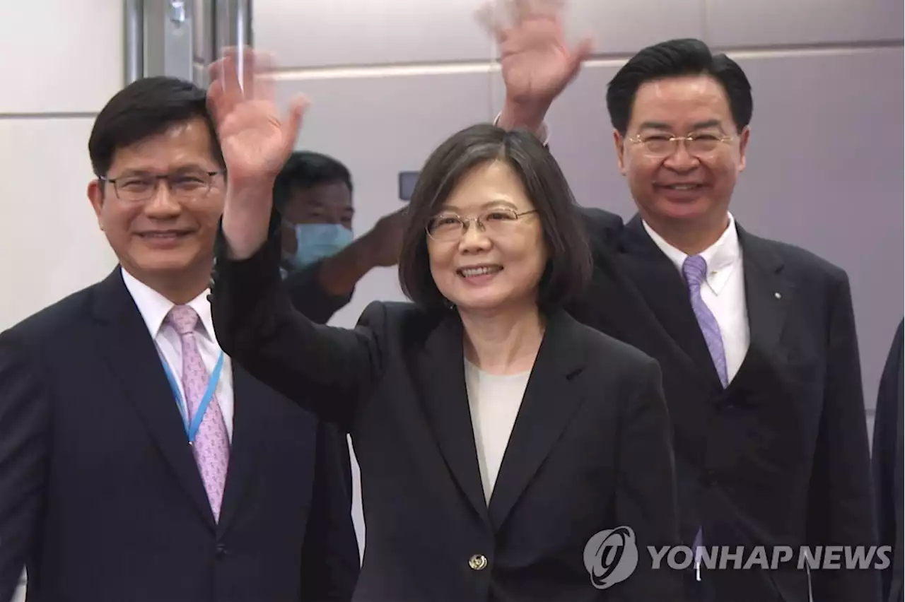 차이잉원 방미 출국 '세계로 들어갈 것…대만은 혼자가 아냐'(종합) | 연합뉴스