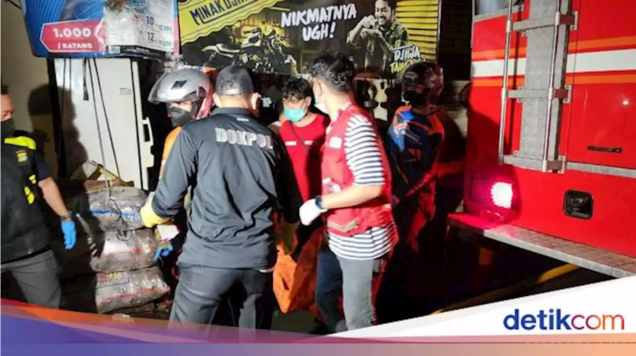 Kondisi Terkini Kebakaran Depo Plumpang: Petugas Bolak-balik Evakuasi Jenazah