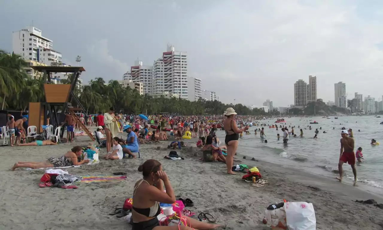 Investigan vertimiento de aguas negras en Santa Marta, donde nadan los turistas