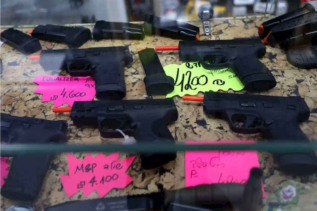 Fearing Palestinian attacks, Israelis seek security in guns