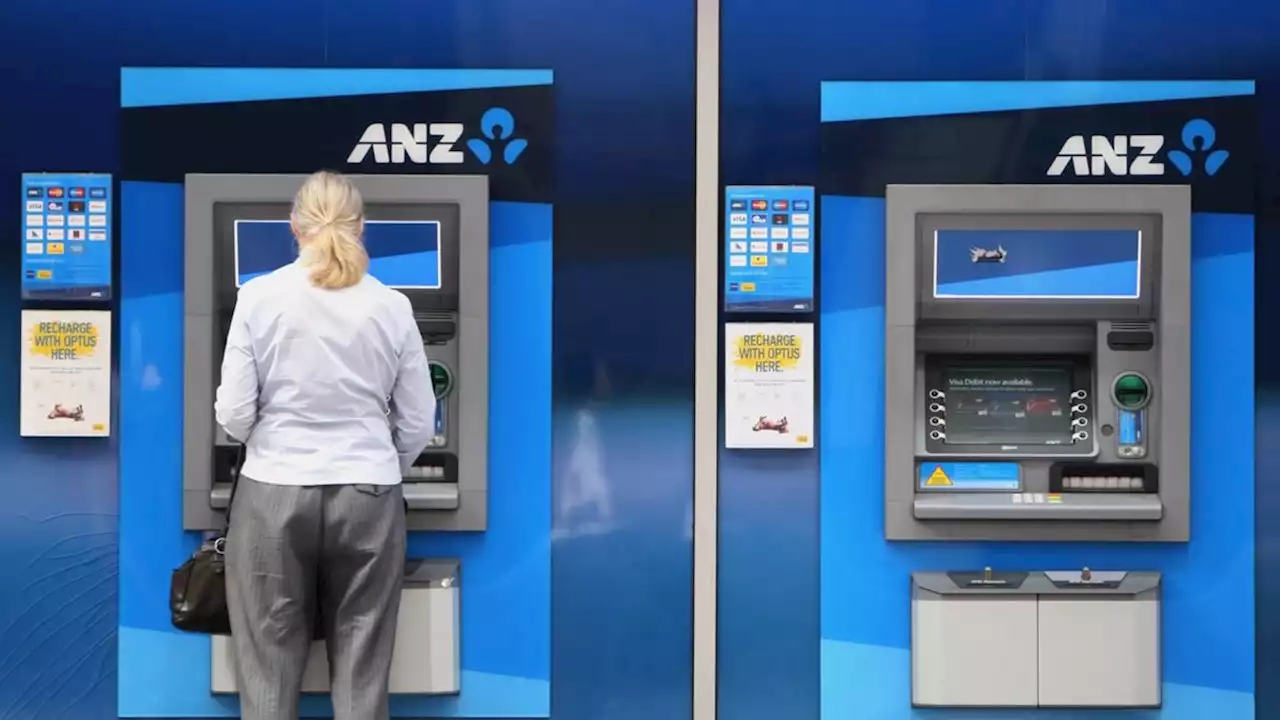 Major Aussie bank scraps one key cash service