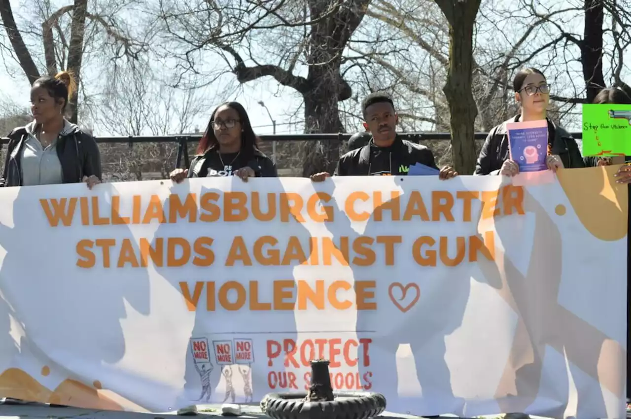 High School in Brooklyn rallies against recent gun violence | amNewYork