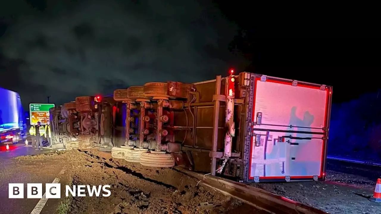 A1: Lorry carrying dairy products crashes through central reservation