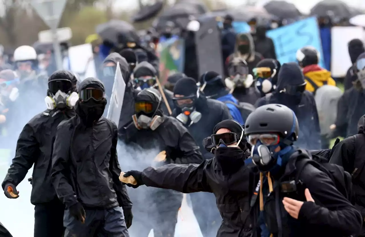 Sainte-Soline : la Défenseure des droits se saisit des cas des deux manifestants grièvement blessés