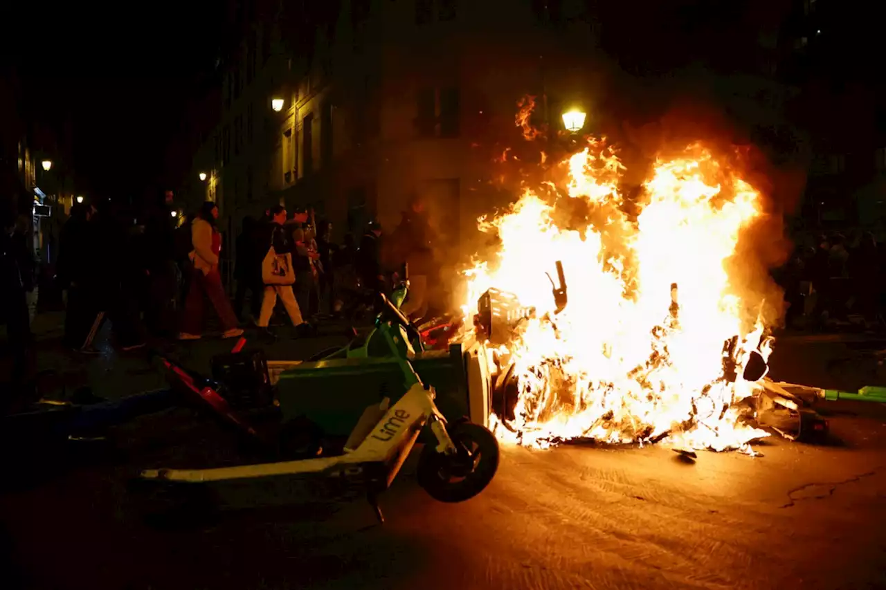 Sainte-Soline : manifestation en cours dans les rues de Paris