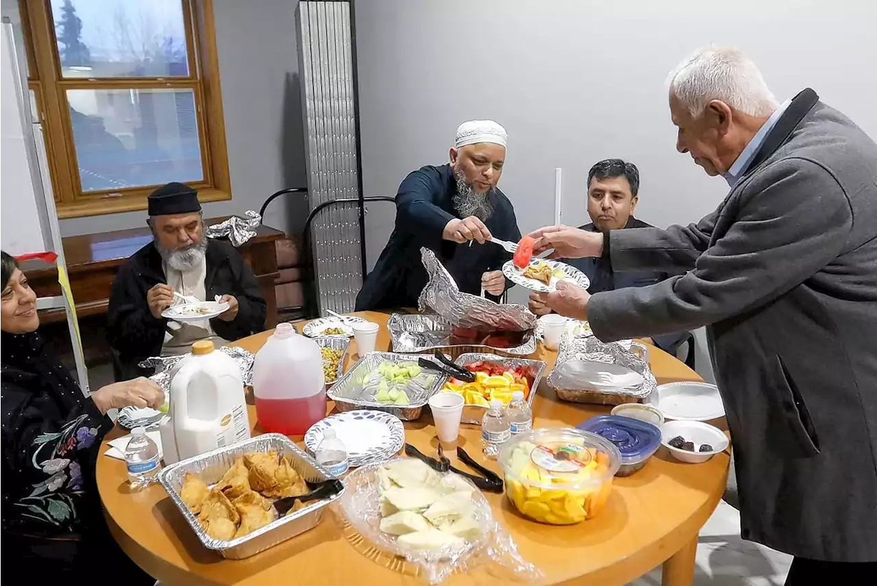 Lake in the Hills mosque's diverse congregation reflects on holy month of Ramadan