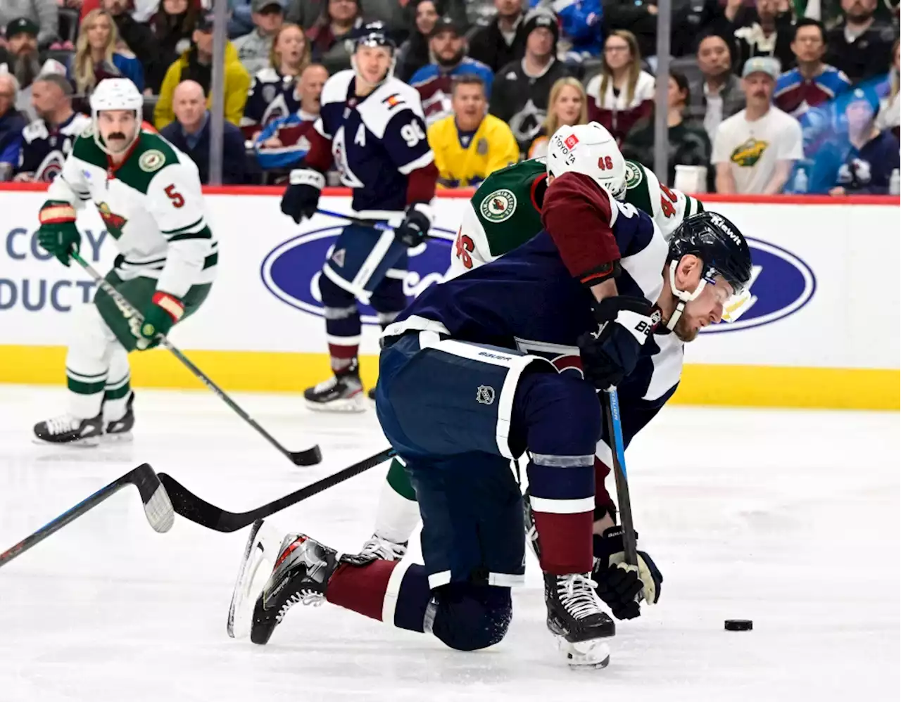 Jared Bednar calls out “passengers” for effort after Avalanche’s mistakes cost them first place in 4-2 loss to Minnesota Wild