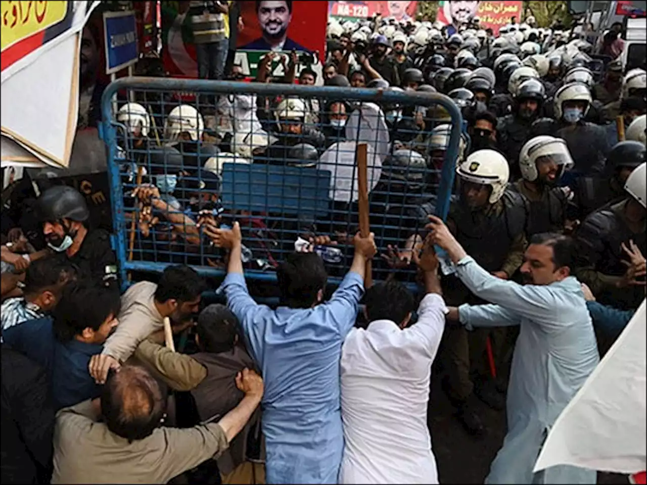 زمان پارک میں عمران خان کی سیکورٹی کیلیے خیبرپختونخوا سے تازہ دم ورکرز طلب - ایکسپریس اردو