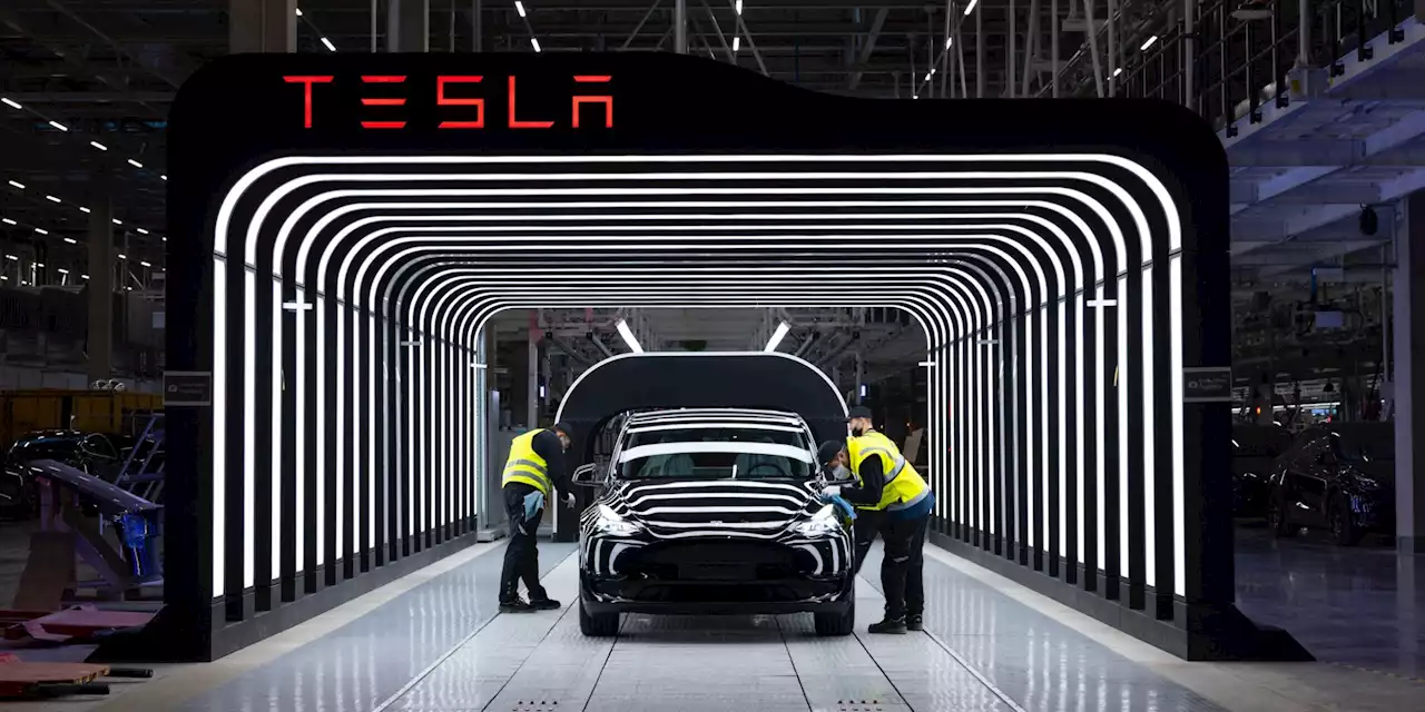 Tesla bat (encore) un record et commence l'année 2023 en beauté