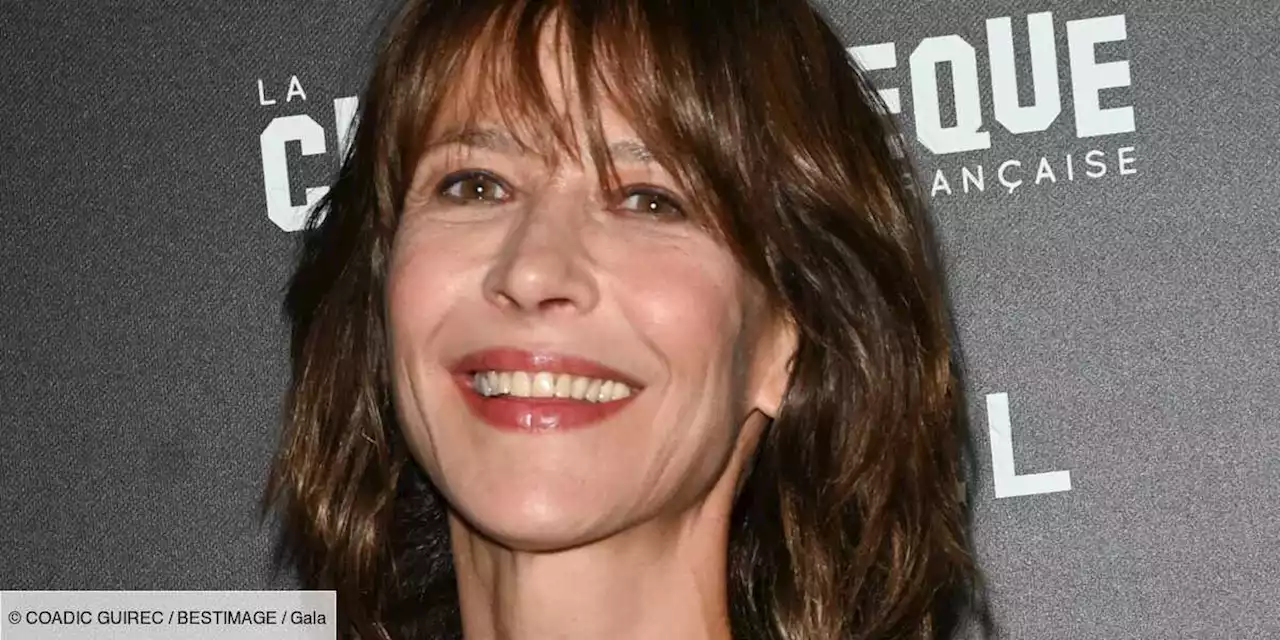 PHOTO – Sophie Marceau comme on ne l’a jamais vue : coupe de cheveux courte et look androgyne, elle est méconnaissable - Gala