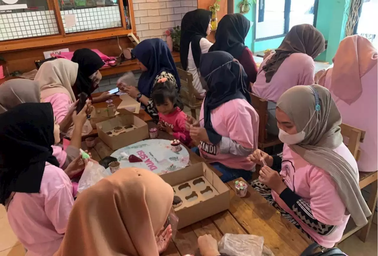 Srikandi Ganjar Sumsel Menggelar Pelatihan Hias Cupcake untuk Milenial di Palembang