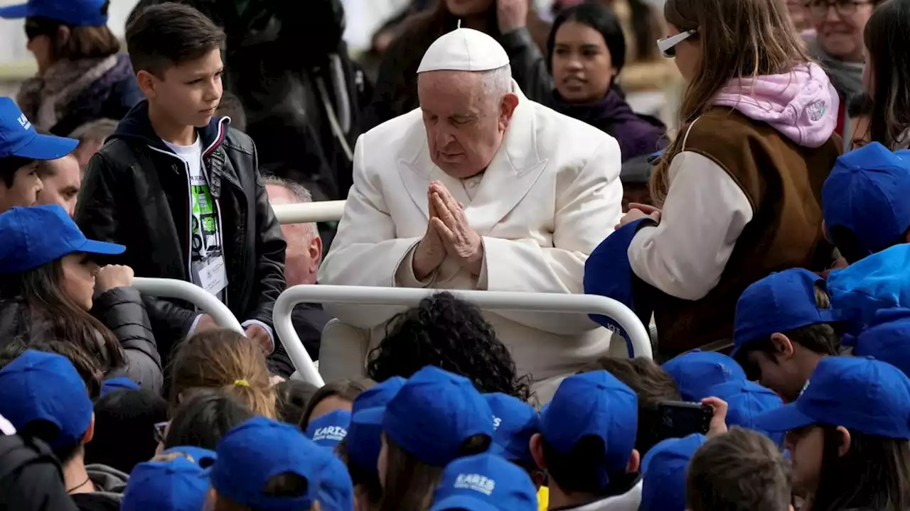 Papst Franziskus wieder auf dem Weg der Besserung