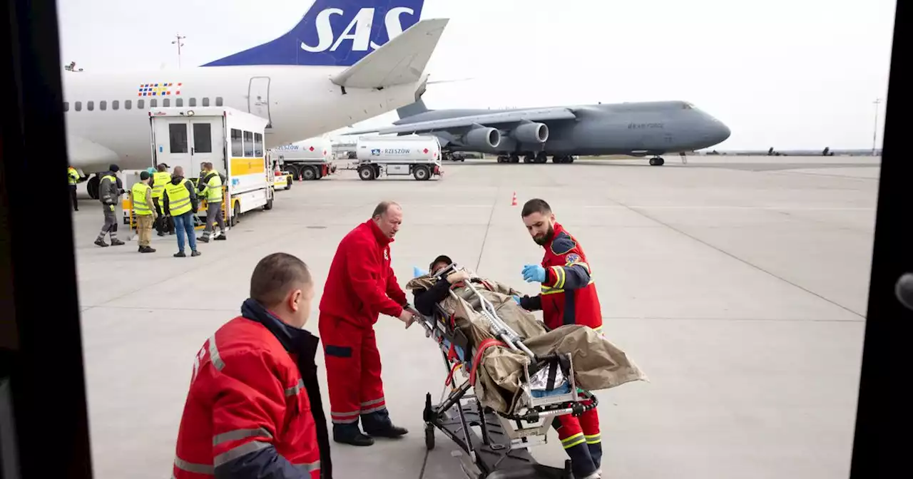 Dans un hôpital volant, l'espoir de jours meilleurs pour des blessés d'Ukraine