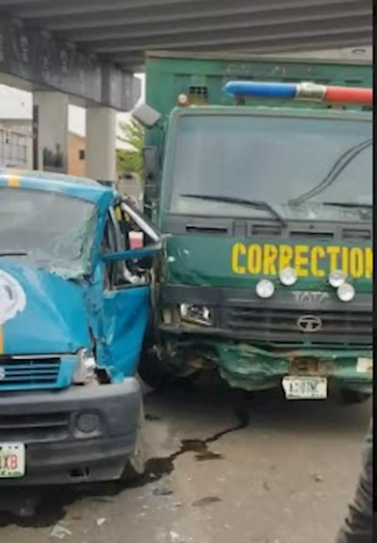 JUST IN: Vehicle conveying inmates injure commuters in Osun