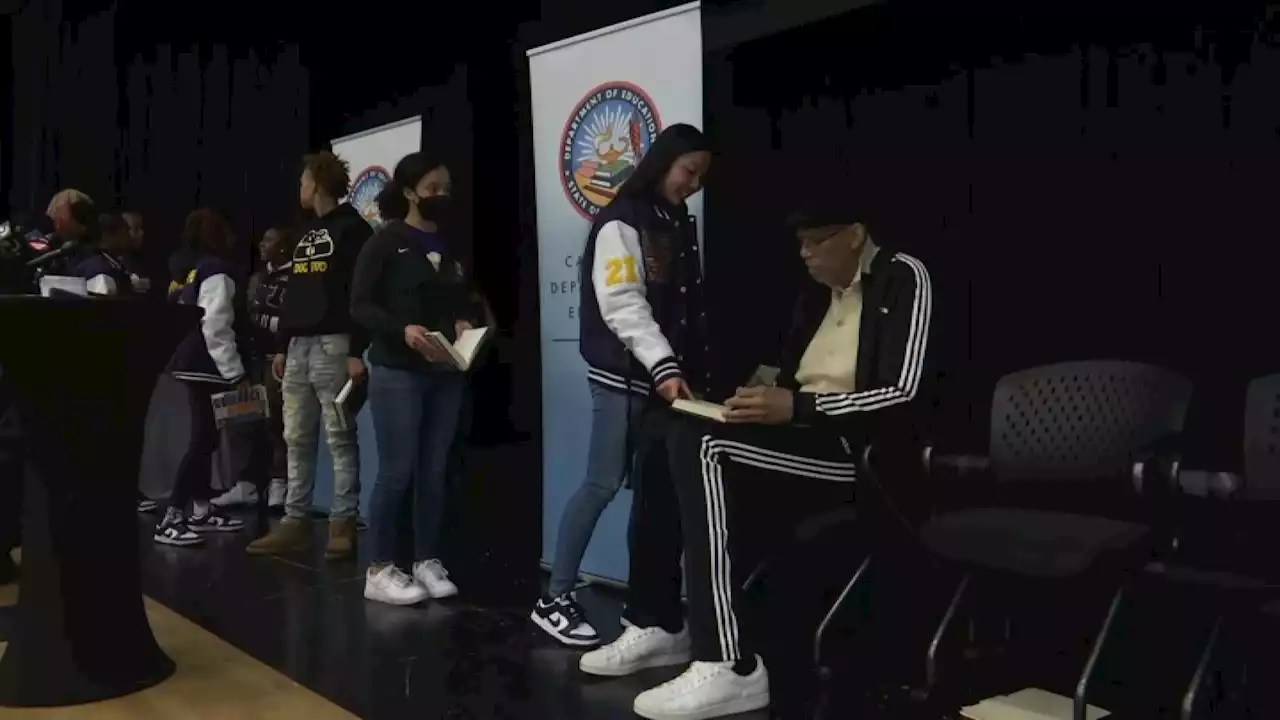 NBA Legend Kareem Abdul-Jabbar Visits Oakland High School Players