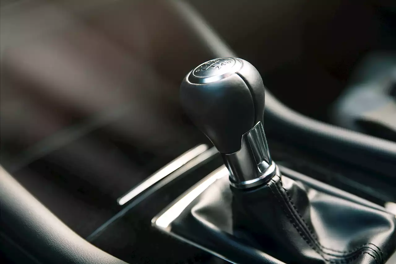 Watch Teen Carjackers Unable to Get Away Because They Can't Drive a Stick Shift