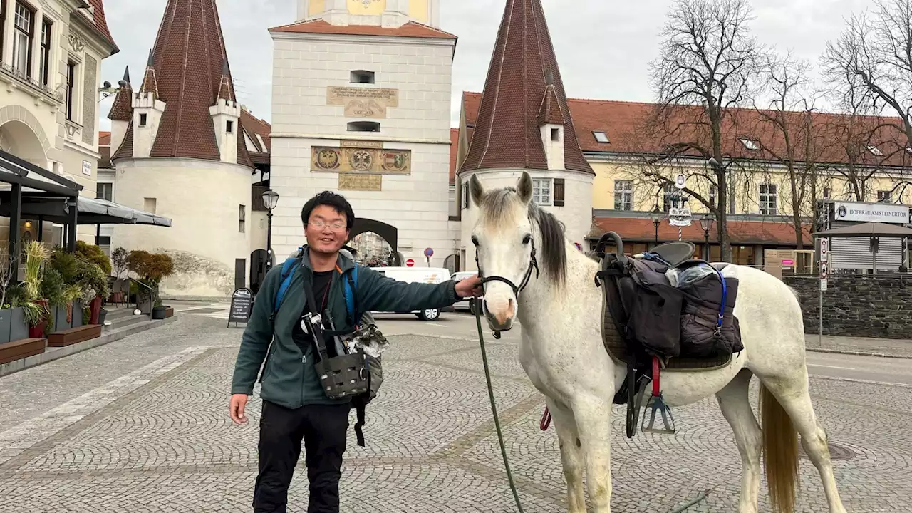 Chinese zu Fuß am Weg nach Südkorea