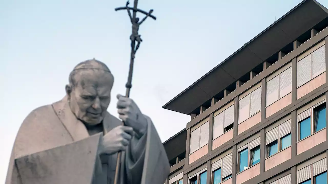 Franziskus hat sich in Klinik 'gut erholt'