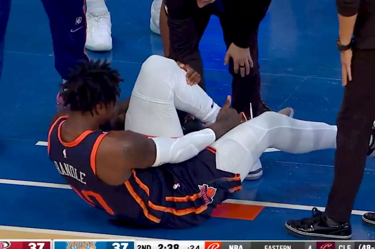 Julius Randle limps off as Knicks have new injury concern