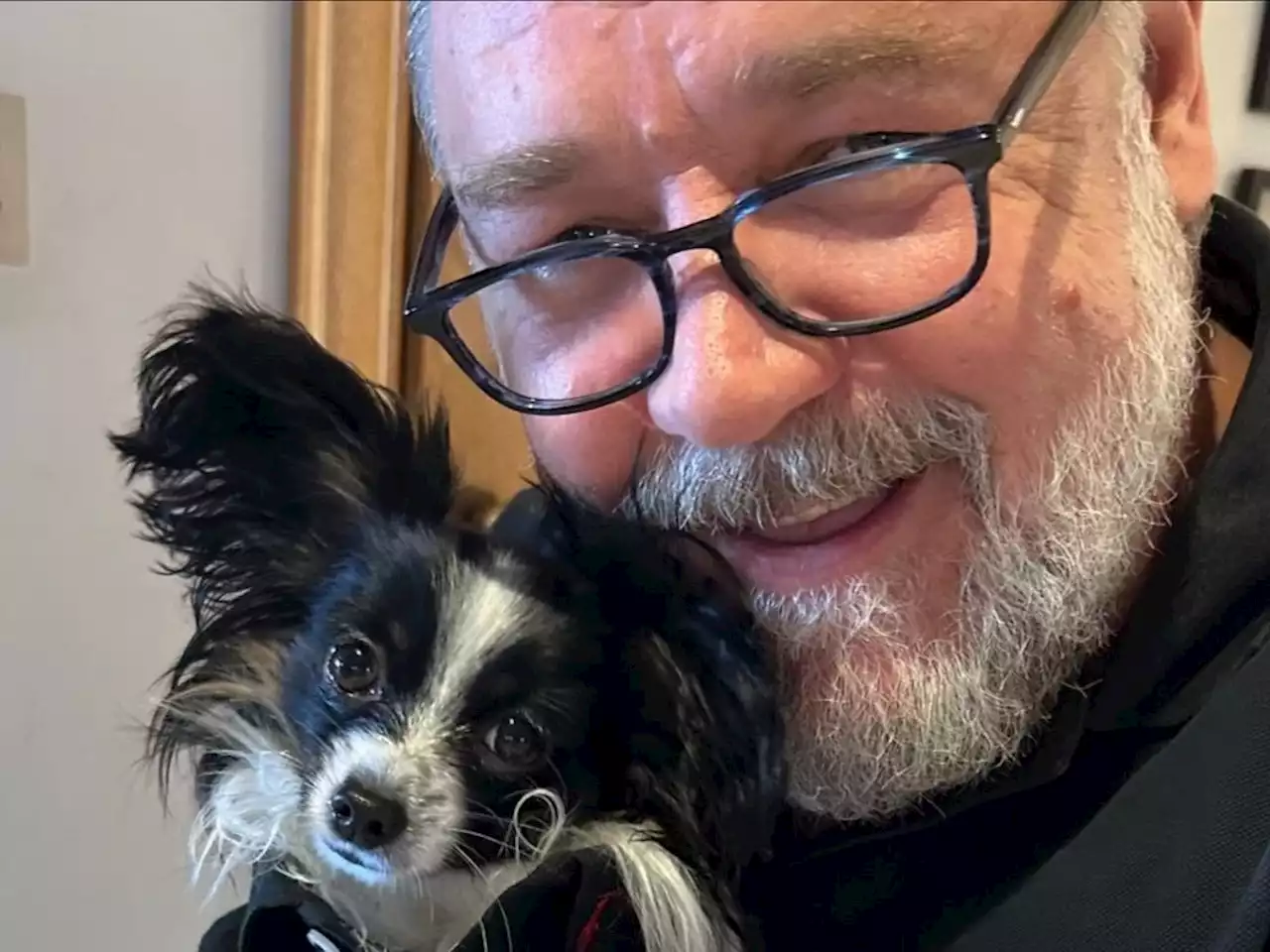 Russell Crowe mourns death of puppy