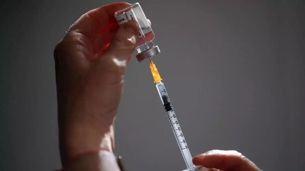 Covid-19: la France va lever l'obligation de vaccination des soignants