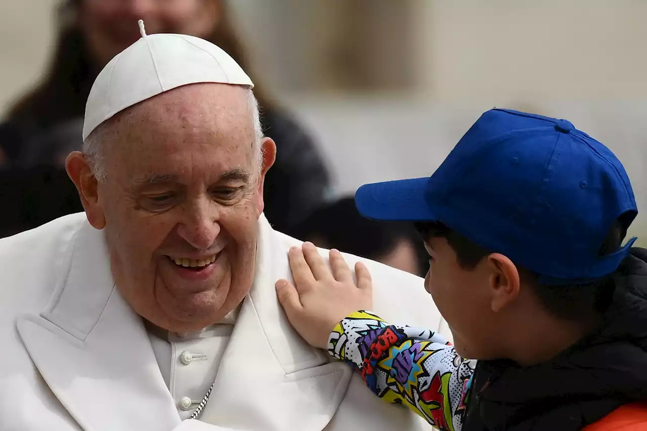 Après les vives inquiétudes, l'état du pape François jugé en 'nette amélioration'